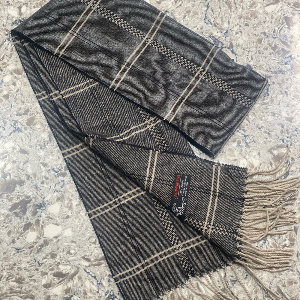 🧣Cashmere Feel gray & cream (luxury look & feel) perfect for travel unisex.